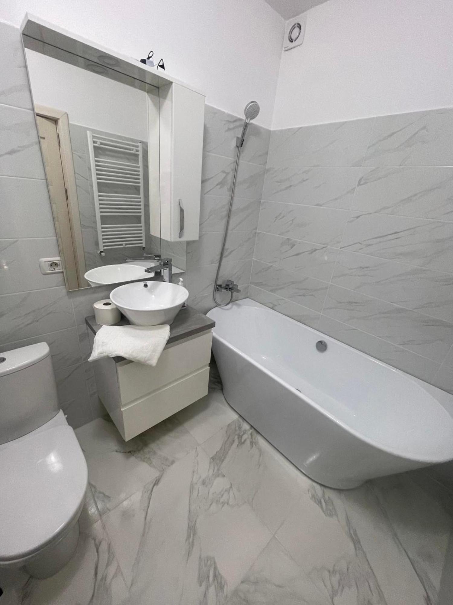 Luxury Apartment Piteşti Buitenkant foto