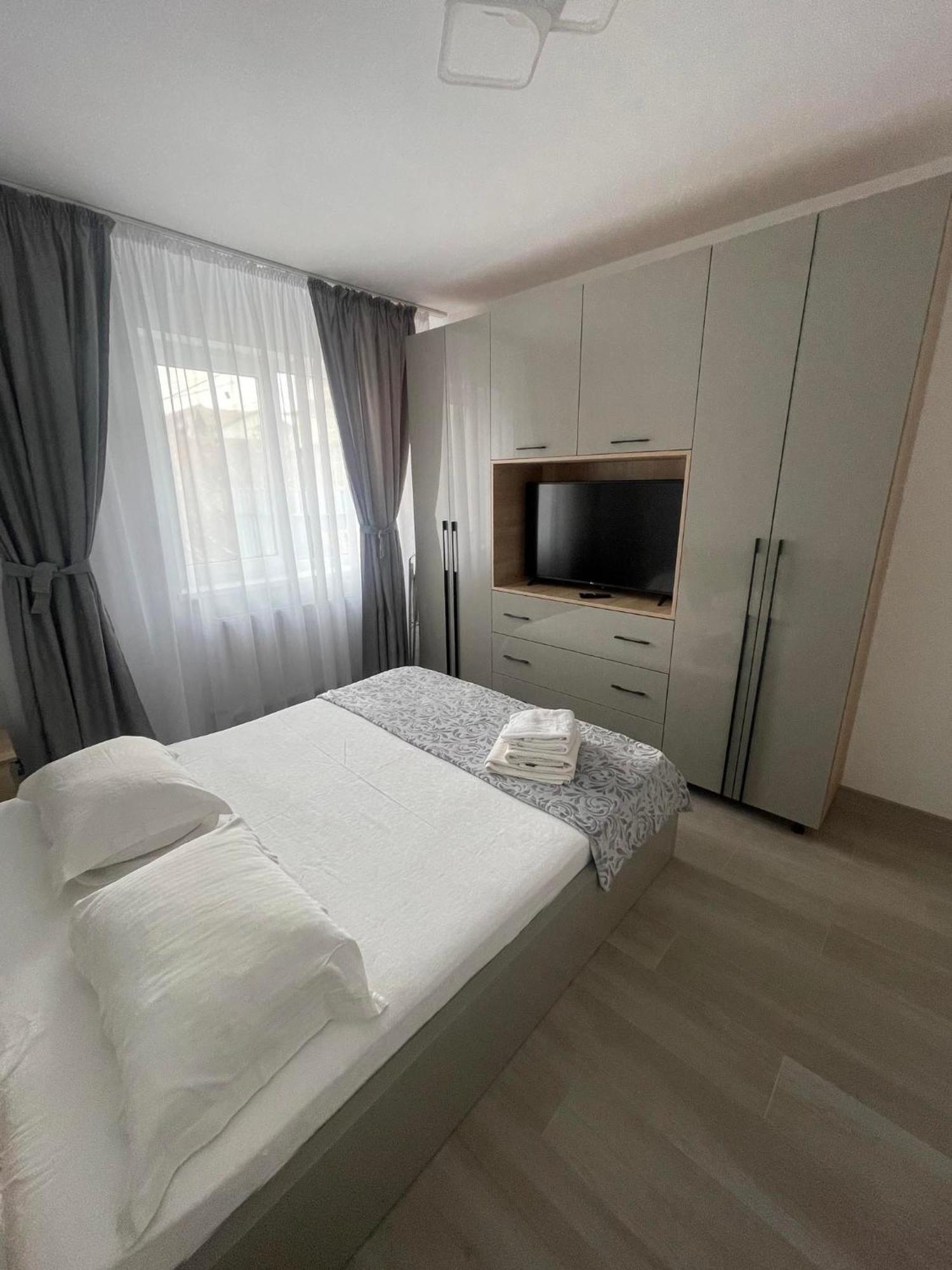 Luxury Apartment Piteşti Buitenkant foto